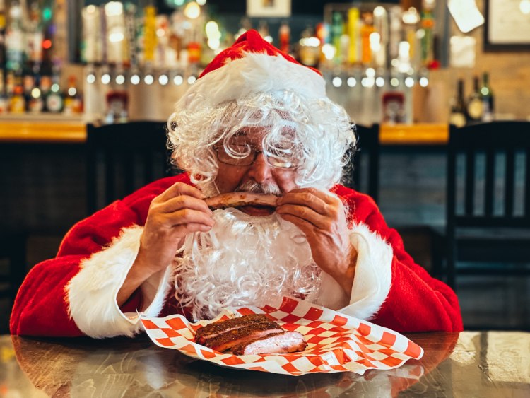 macdaddys-port-aransas-texas-bbq-ribs-santa-holiday-catering